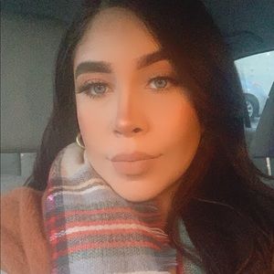 Meet your Posher, Naidy